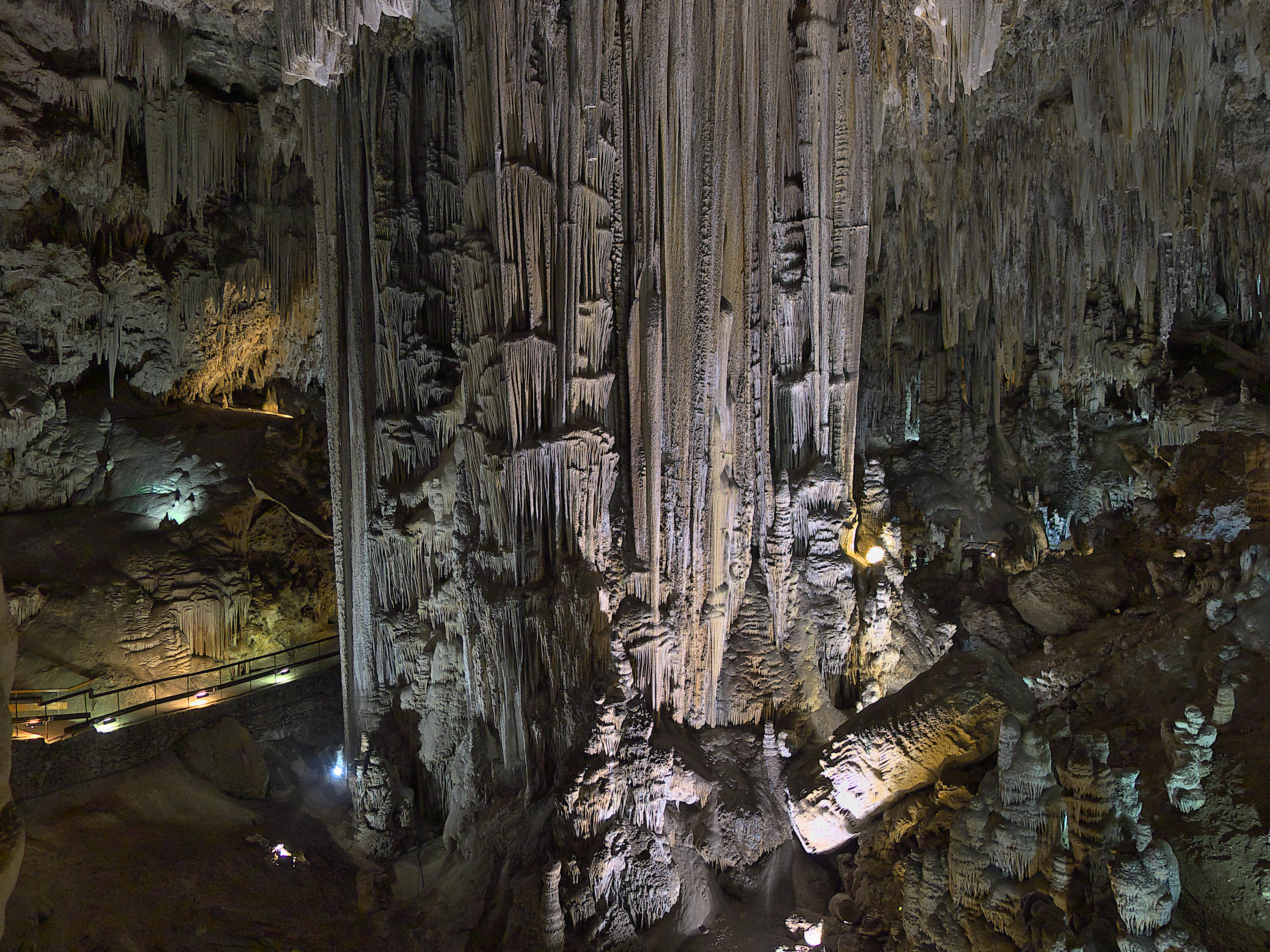 cueva de Nerja - fotografía 4 (wikipedia)