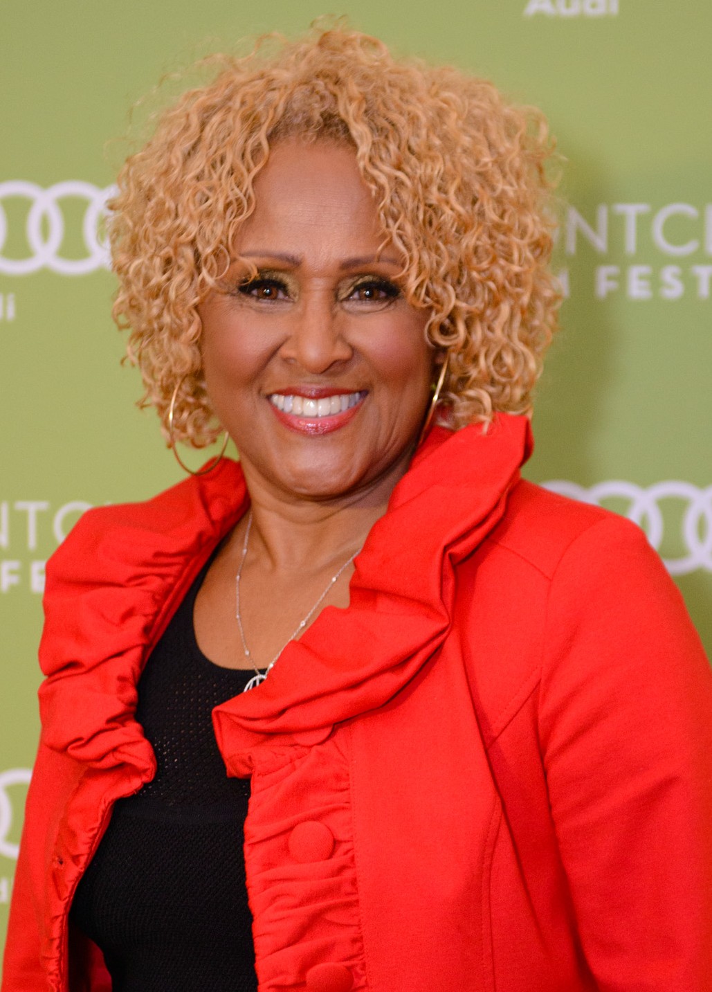 https://upload.wikimedia.org/wikipedia/commons/2/29/Darlene_Love_2013.jpg