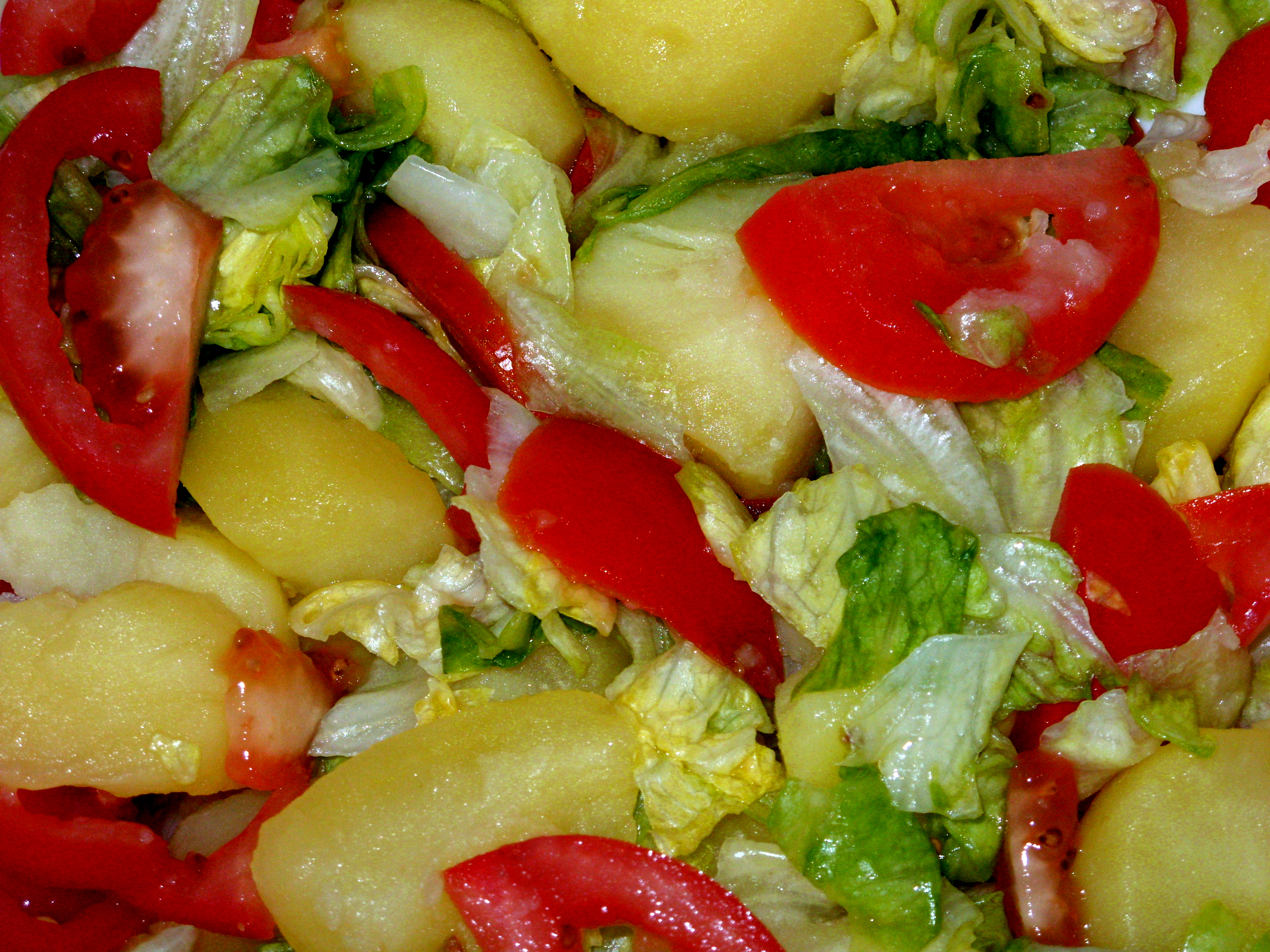 Salatplatte Mit Weißkraut Bunten Tomaten Gurke Und Orangen — Rezepte Suchen