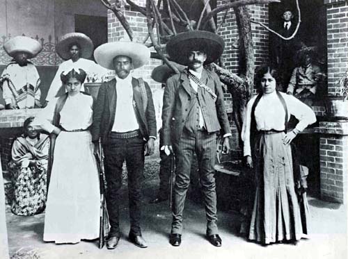 File:Emiliano y Eufemio Zapata con sus esposas.jpg