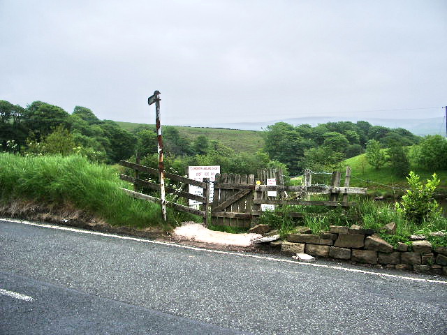 File:Gate - geograph.org.uk - 450438.jpg