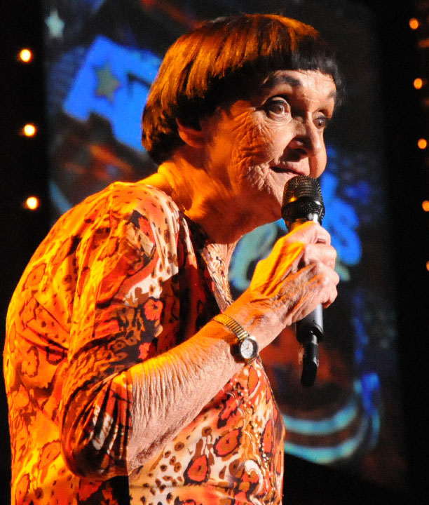 Grandma Lee performing in 2009