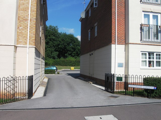 File:Greenwood Gardens - geograph.org.uk - 3576686.jpg