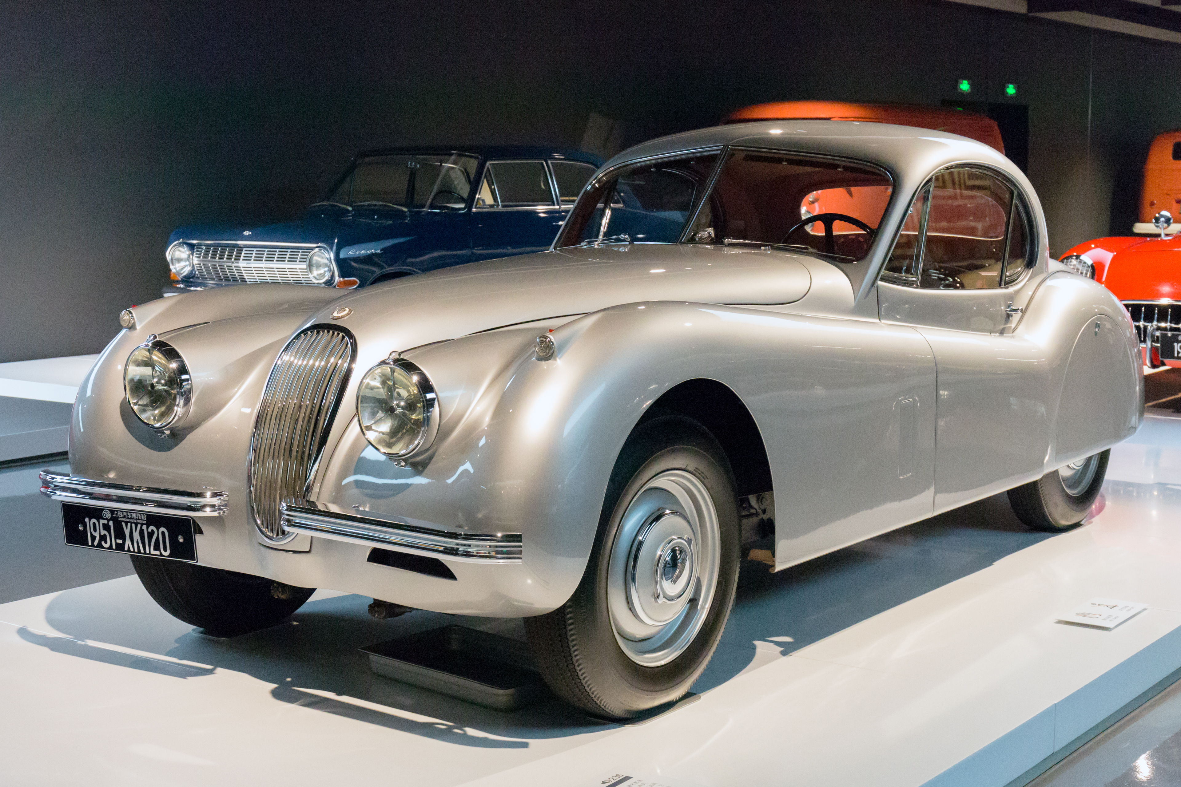 Jaguar XK120 front-left 2016 Shanghai Auto Museum.jpg