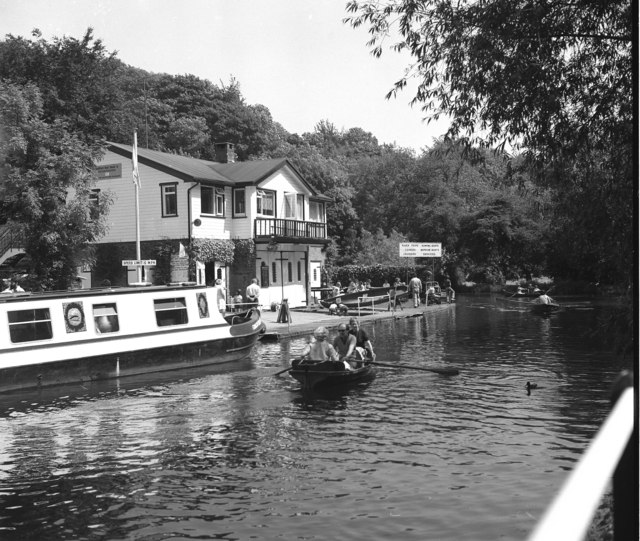 File:Leroy's Boathouse, River Wey, Guildford - geograph.org.uk - 510145.jpg