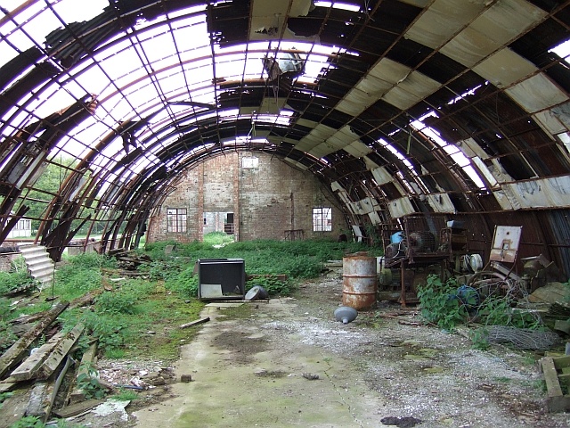 File:Marsworth Airfield (3) - Inside old Nissen Hut - geograph.org.uk - 1407444.jpg