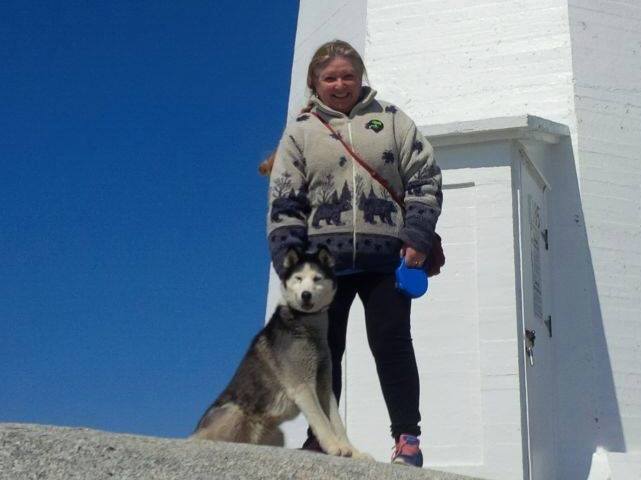 File:Martine L. Jacquot avec sa chienne, Nanouk.jpg