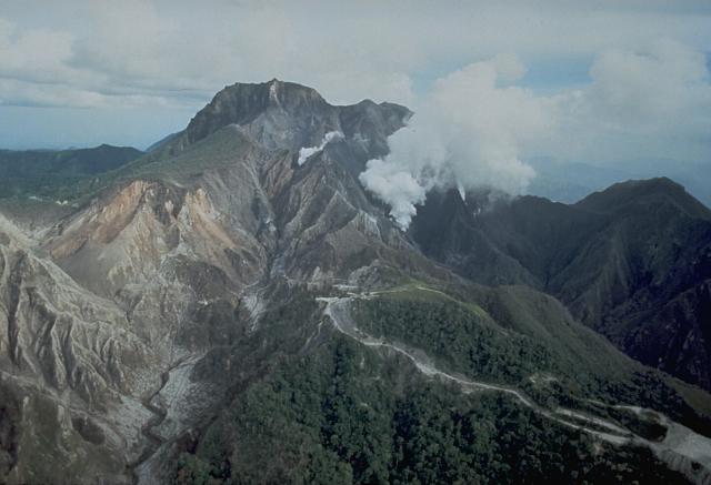 File:Pinatubo 1991 (before).jpg