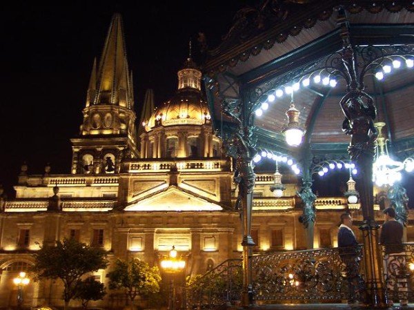 File:Plaza de Armas, Guadalajara, Jalisco, México.jpg