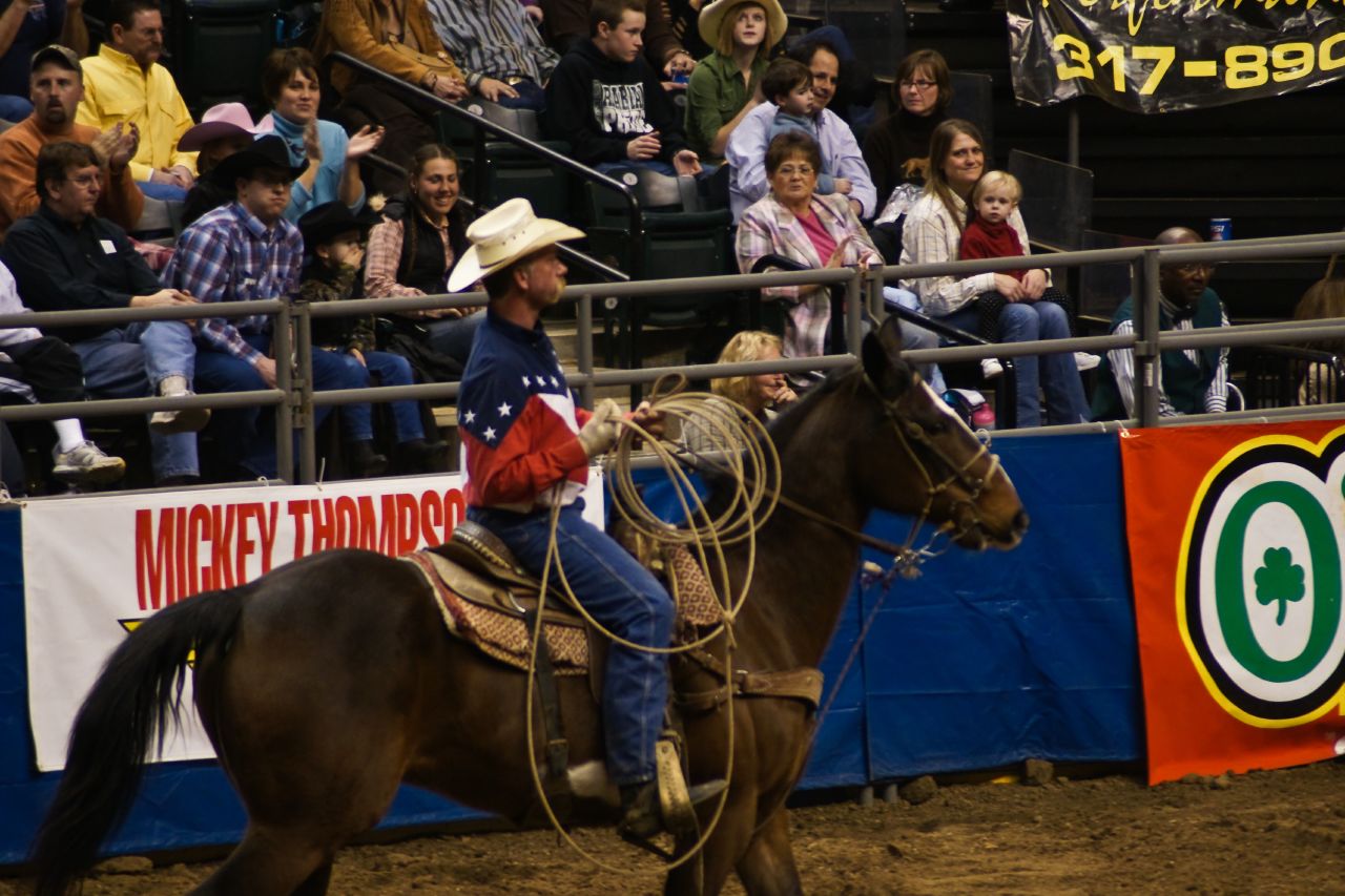 Bull riding girl. Фестиваль Калгари Стампид. Ковбойский родео-фестиваль «Калгари Стампид. Калгари Стампид в Канаде. Родео в Канаде.