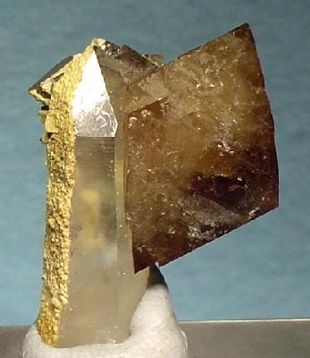 File:Scheelite-Quartz-158654.jpg