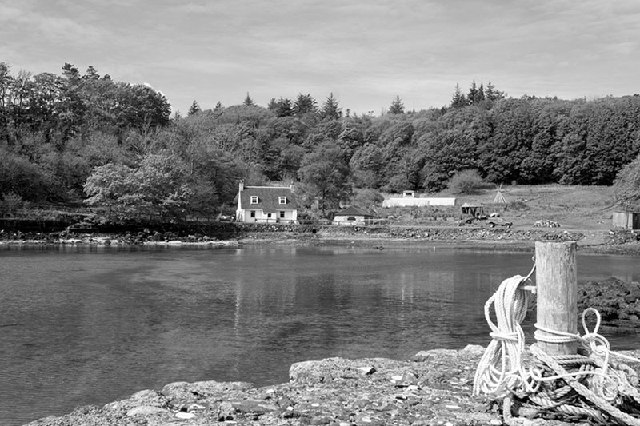 File:Shore Cottage, Isle of Eigg - geograph.org.uk - 17493.jpg