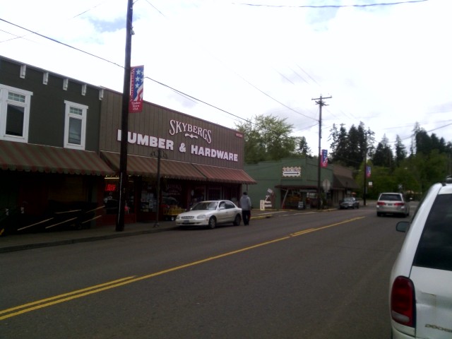 File:Skybergs Hardware & Liquor Store.jpg