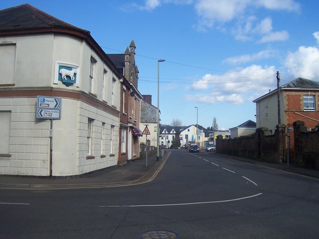 File:Tiverton , Newport Street - geograph.org.uk - 1272106.jpg