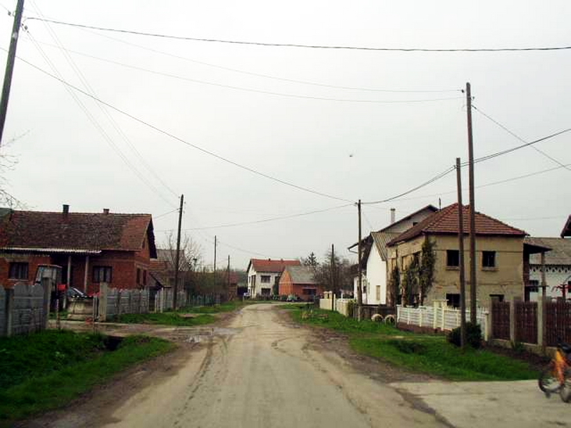 File:Vrhovec - Main Road - panoramio.jpg