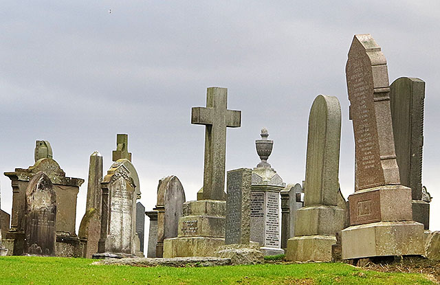 File:Wellshill cemetery - geograph.org.uk - 3774771.jpg