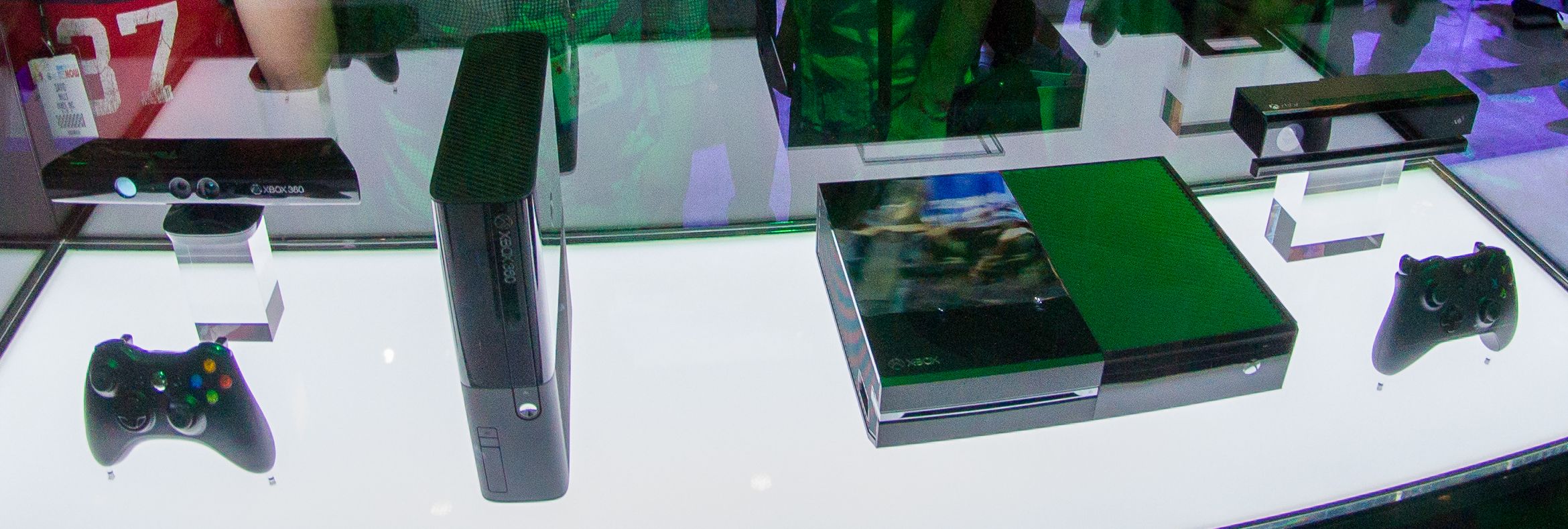 File:Xbox-One-Console-FR.jpg - Wikimedia Commons