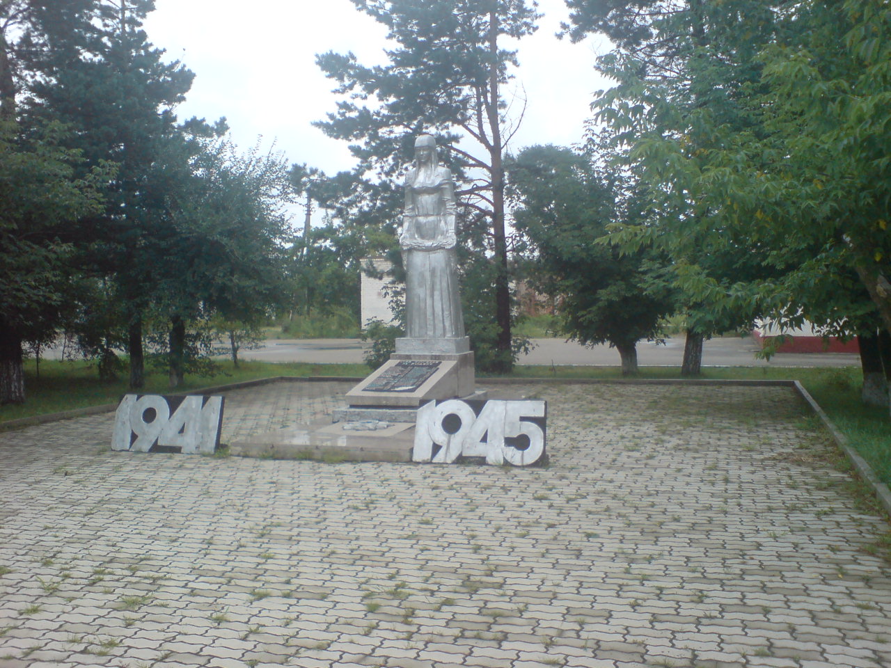 Погода в новоникольске. Новоникольск (Приморский край). Памятник в Новоникольске Волгоградской. Новоникольск памятник японцам. Памятник погибшим в с.Новоникольск Приморского края.