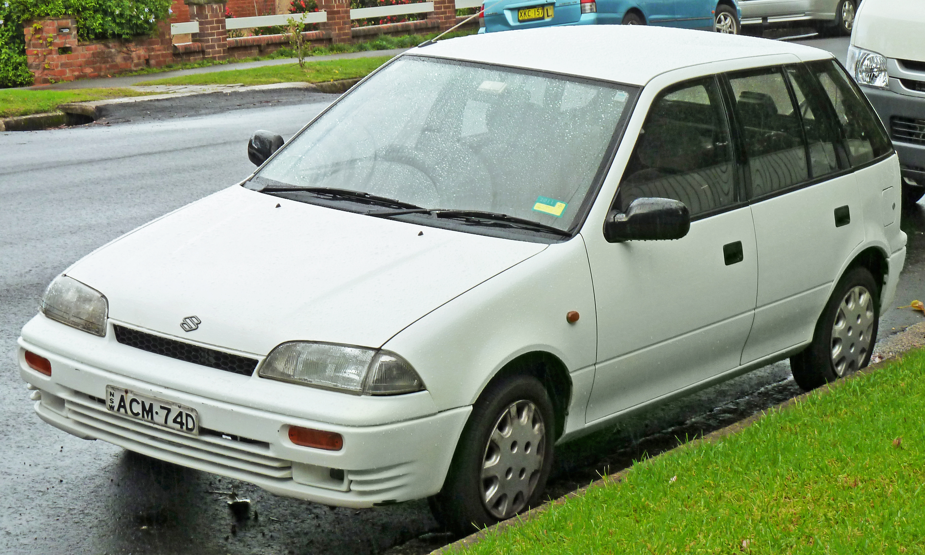 File:1994 Suzuki Swift Cino 5-door hatchback (2011-04-28) 01.jpg