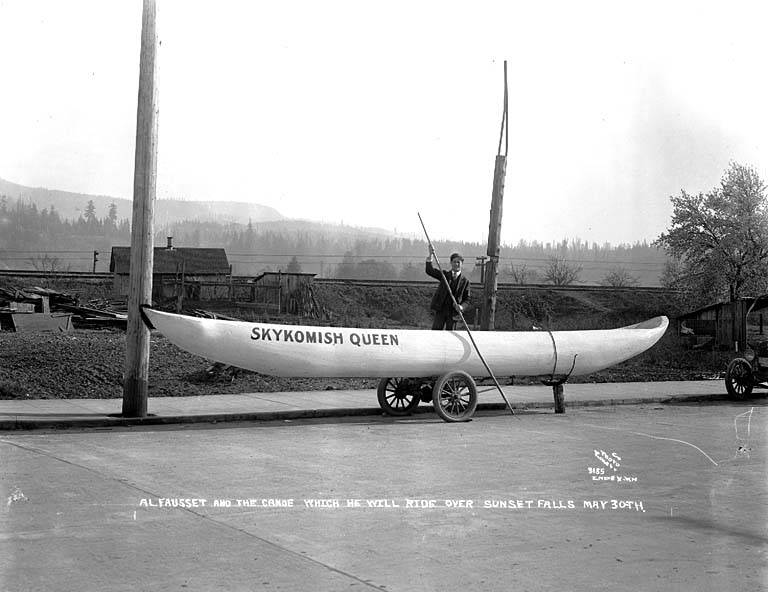 File:Al Fausset and canoe named Skykomish Queen, ca 1926 (PICKETT 221).jpg