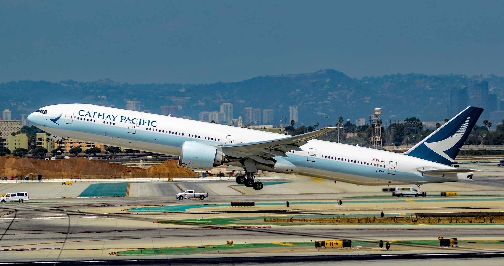 File:B-KPX Cathay Pacific Boeing 777-367(ER) s-n 37897