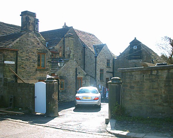 File:Beauchief House 16-04-06.jpg