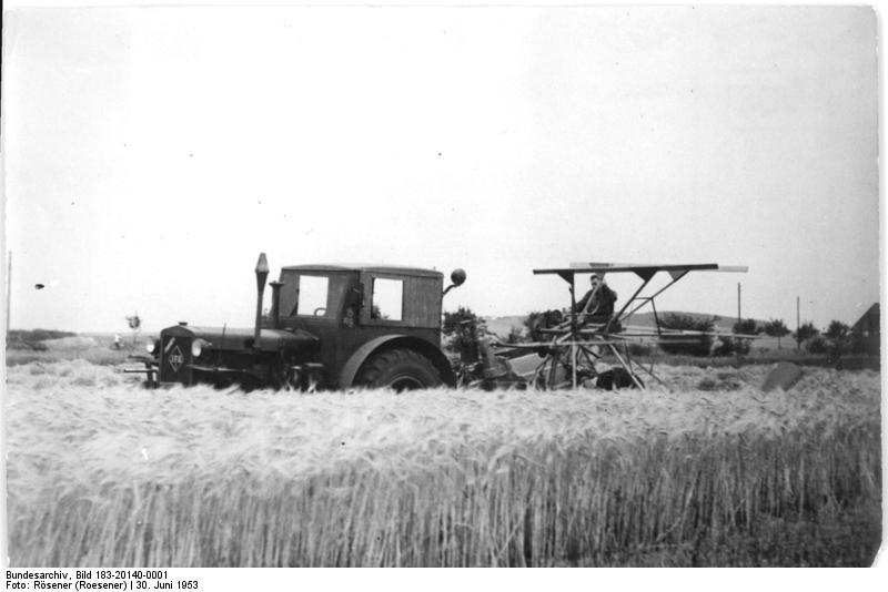 File:Bundesarchiv Bild 183-20140-0001, Welsleben, Getreideernte mit Mähbinder.jpg