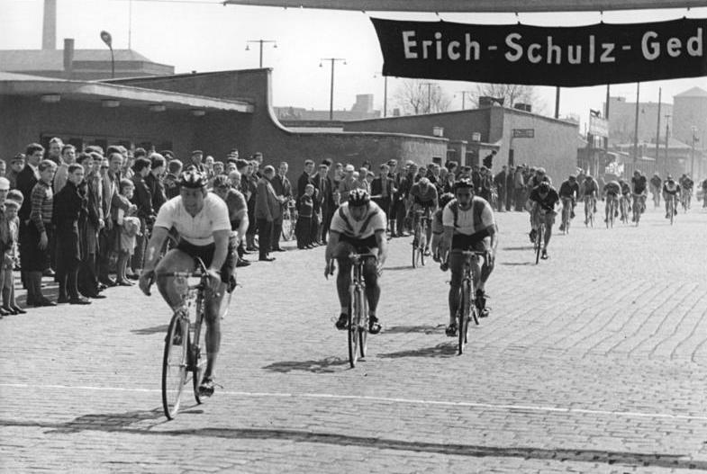 File:Bundesarchiv Bild 183-E0424-0002-001, E. Hancke, S. Köhler, W. Schmelzer.jpg