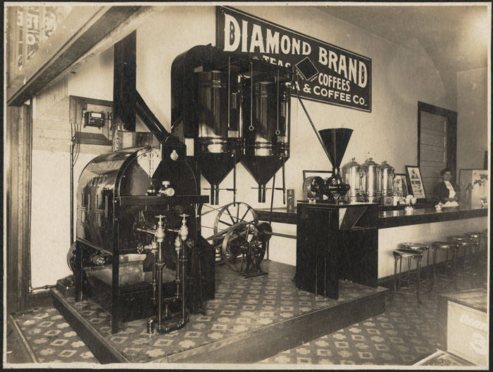 File:Coffee roaster at Crescent Manufacturing Company, Seattle, 1908 (MOHAI 4485).jpg