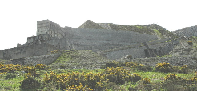 File:Crusher and Middle Incline - geograph.org.uk - 243139.jpg