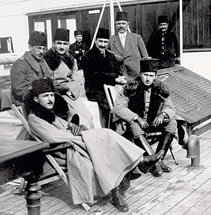File:Enver Pasha, Omer Faruk Efendi and princes on board to the Gallipoli Front.jpg