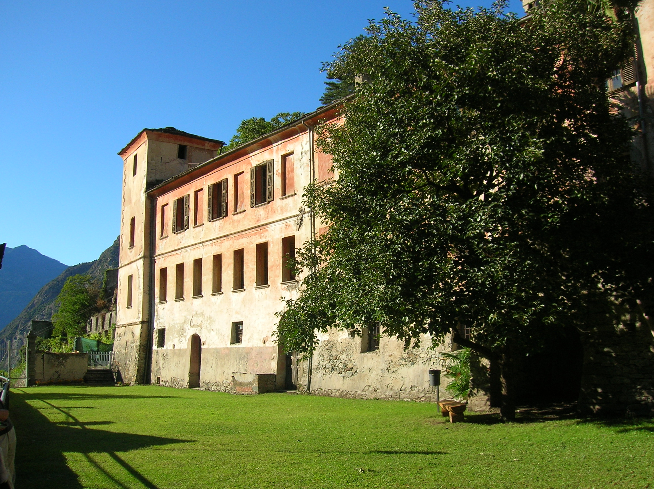 Arnad Lower Vallaise Castle