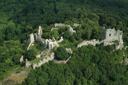 File:Ghymes - Castle.jpg