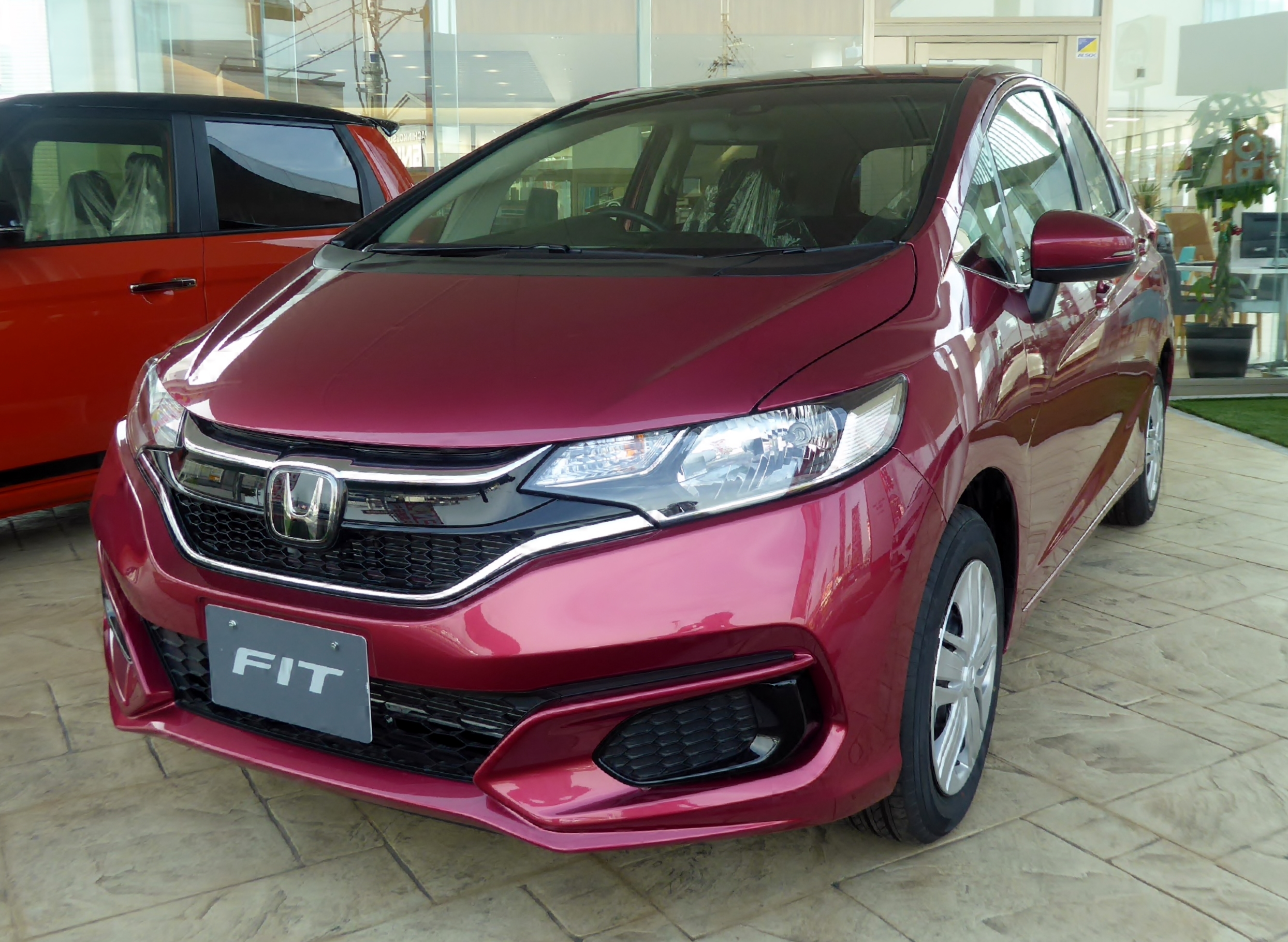 File:Honda FIT 13G・F (DBA-GK3) front.jpg - Wikimedia Commons