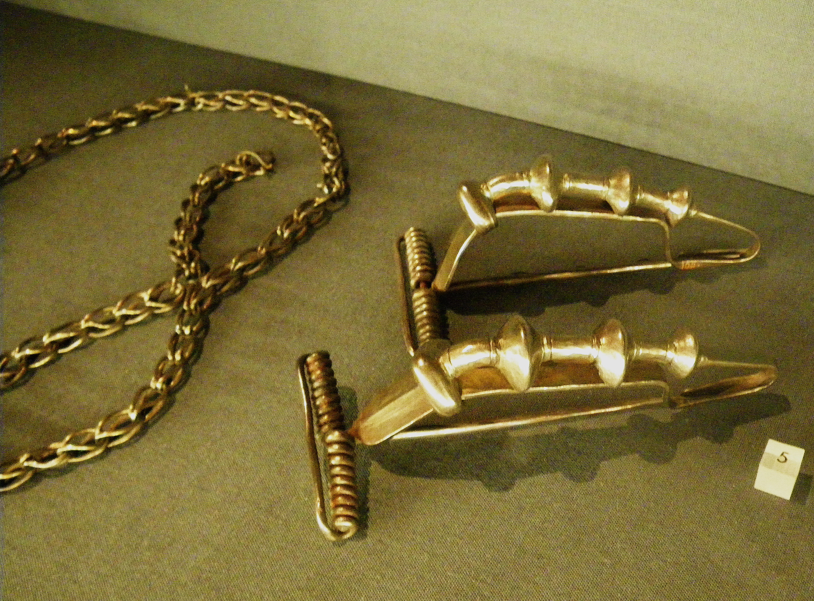File:Dacian hook-and-eye bracelet.jpg - Wikimedia Commons