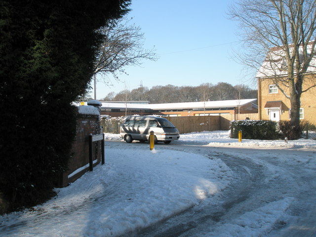 File:Looking from a snowy Linkenholt Way into Park House Farm Way - geograph.org.uk - 1655045.jpg