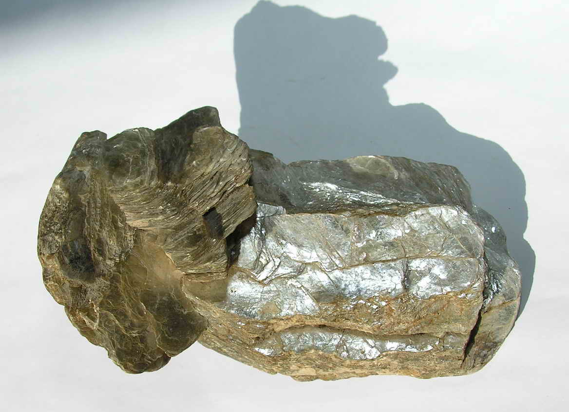 File:Caja de minerales y rocas 2012 001.JPG - Wikimedia Commons