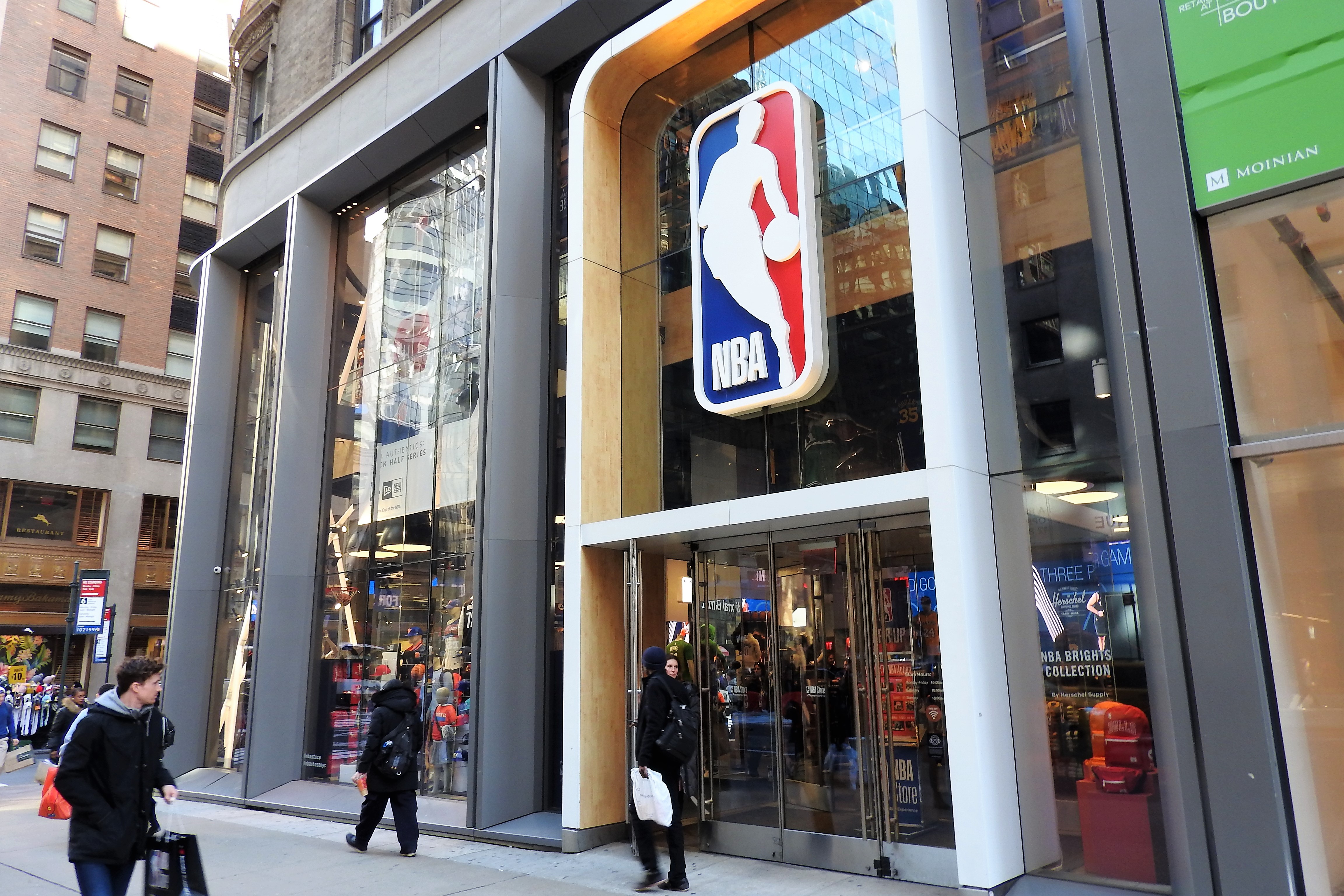 WHAT'S IT LIKE IN THE NBA STORE NEW YORK, 5TH AVE