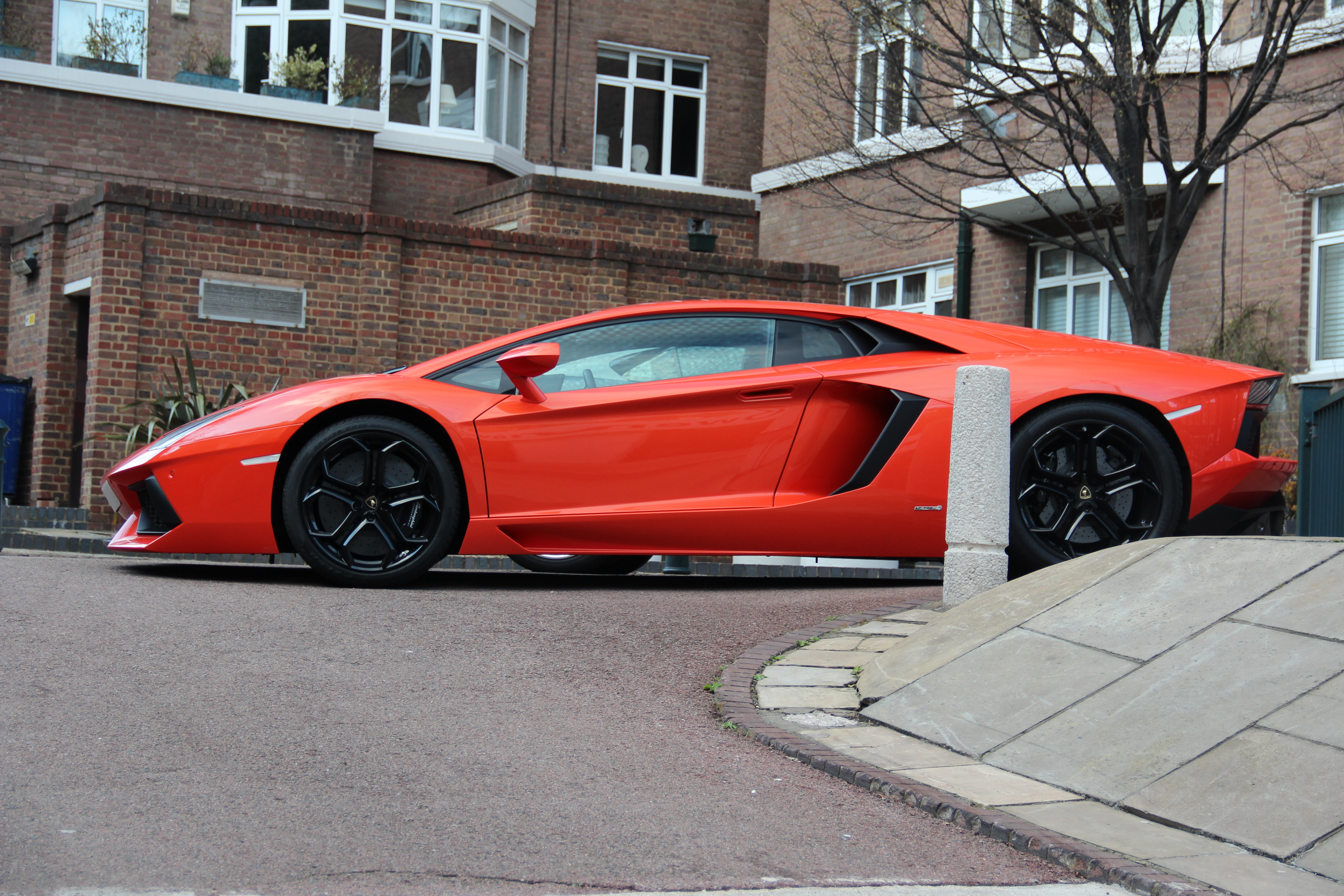 Lamborghini Aventador 2018 оранжевый