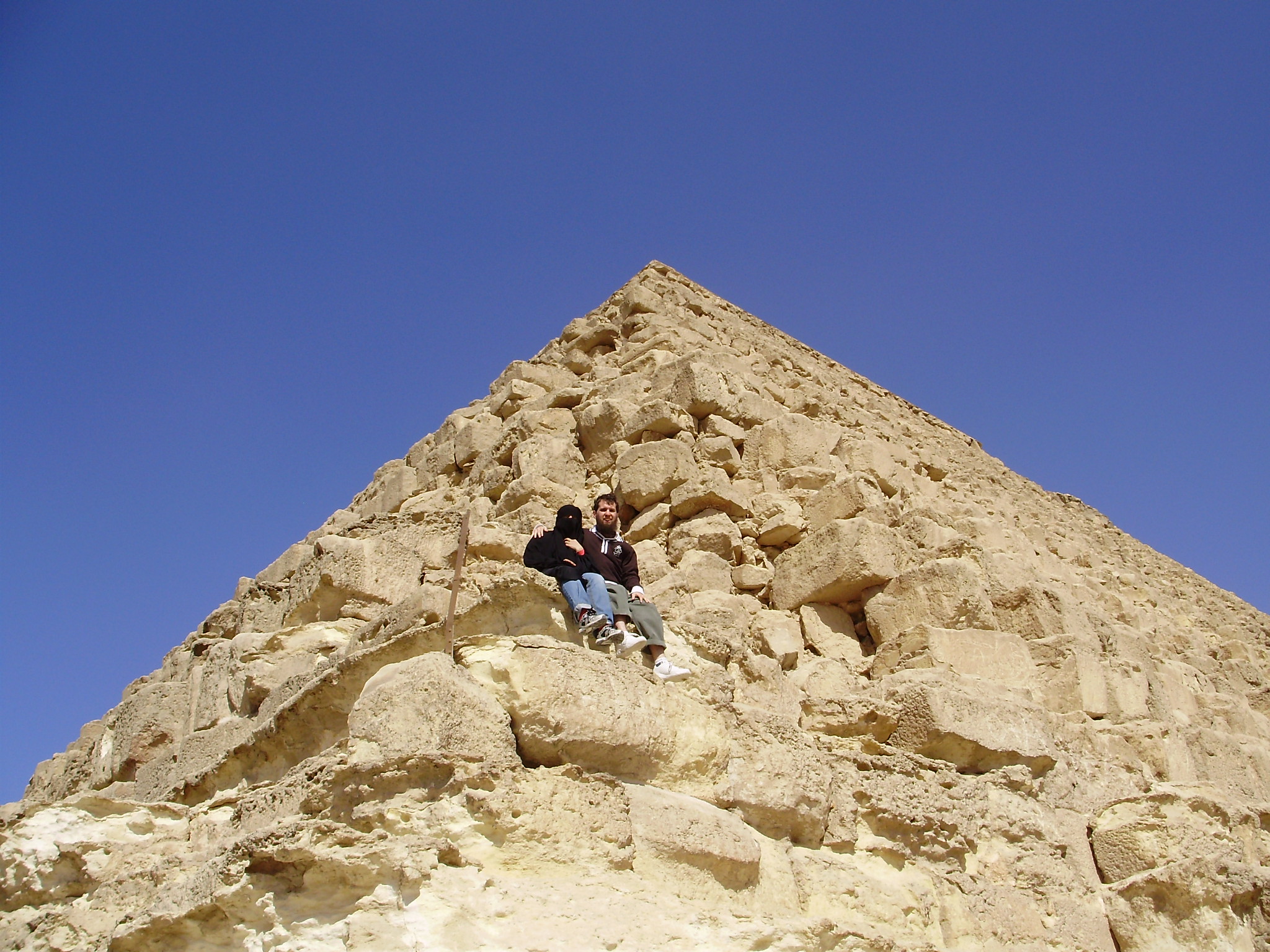 Разрушило пирамиду. Ходы в пирамиде Хеопса. Пирамида Хеопса из пенопласта. Вершина Великой пирамиды. Южная сторона Великой пирамиды.
