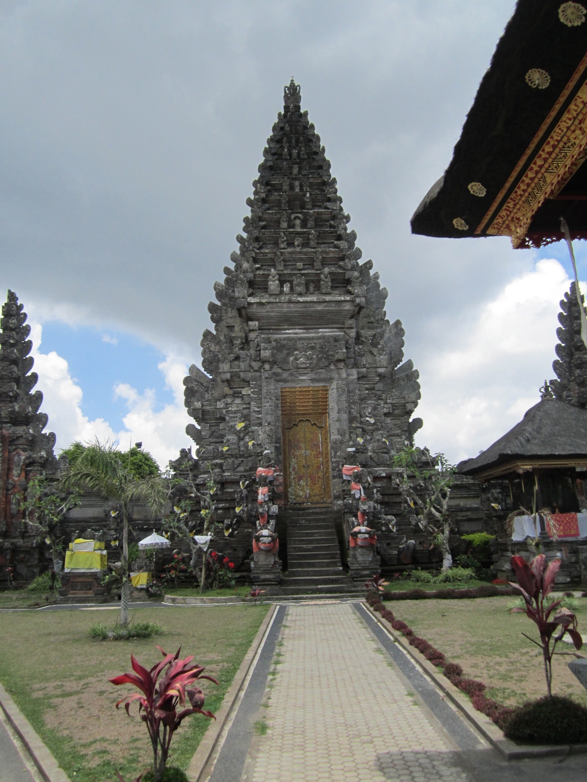 Pura Ulun Danu Batur - Wikipedia