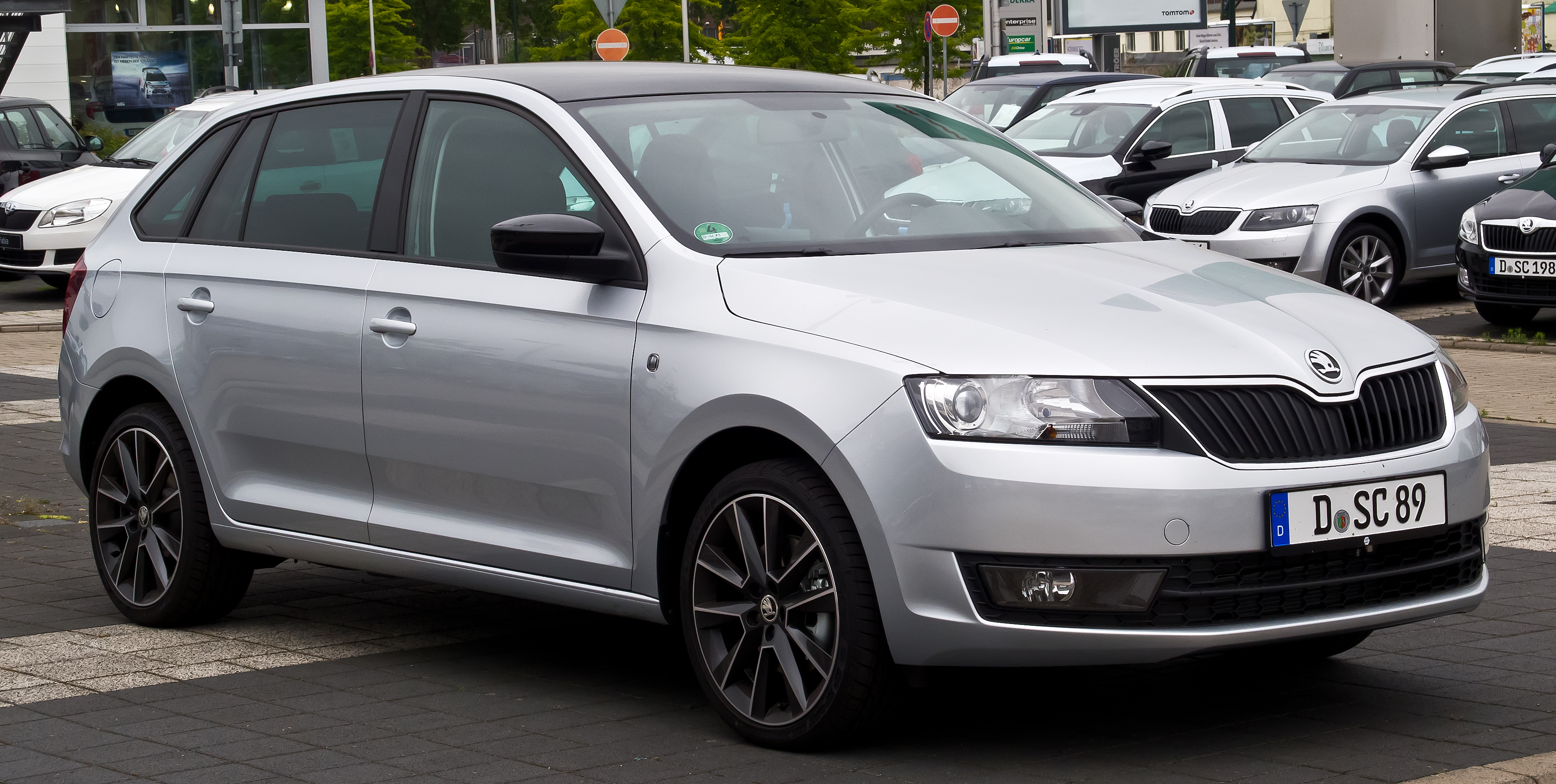 File:Skoda Rapid Spaceback 1.2 TSI Style Plus – Frontansicht, 19. Juni  2014, Düsseldorf.jpg - Wikimedia Commons