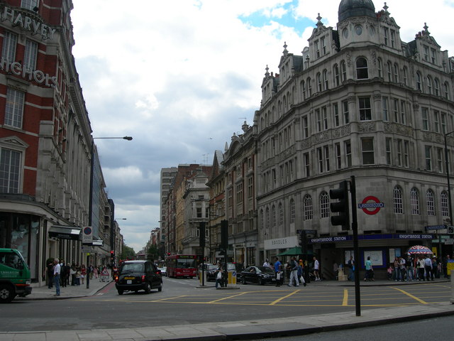 File:London Sloane Street-20130715-RM-135517.jpg - Wikimedia Commons