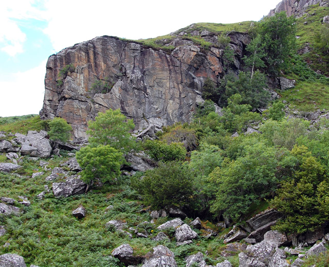 File:Vertical crag in Glen Elchaig - geograph.org.uk - 910994.jpg