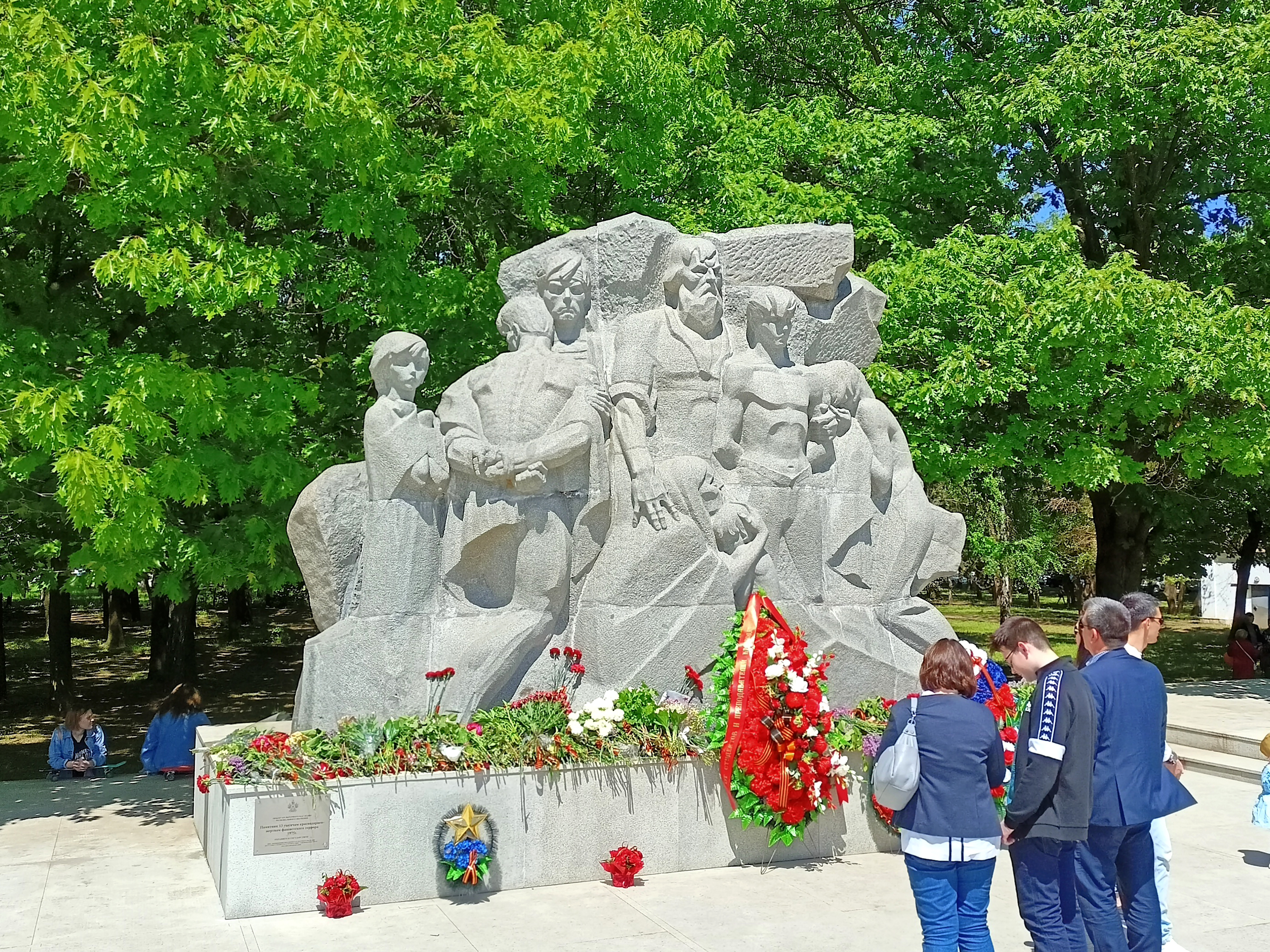 Памятник жертвам в гатчине. Жертвам фашизма (мемориал, Житомир). Мемориал жертвам нацизма в Гатчине. Мемориал жертвам фашизма Краснодар. Мемориал жертвам фашизма Донецк.