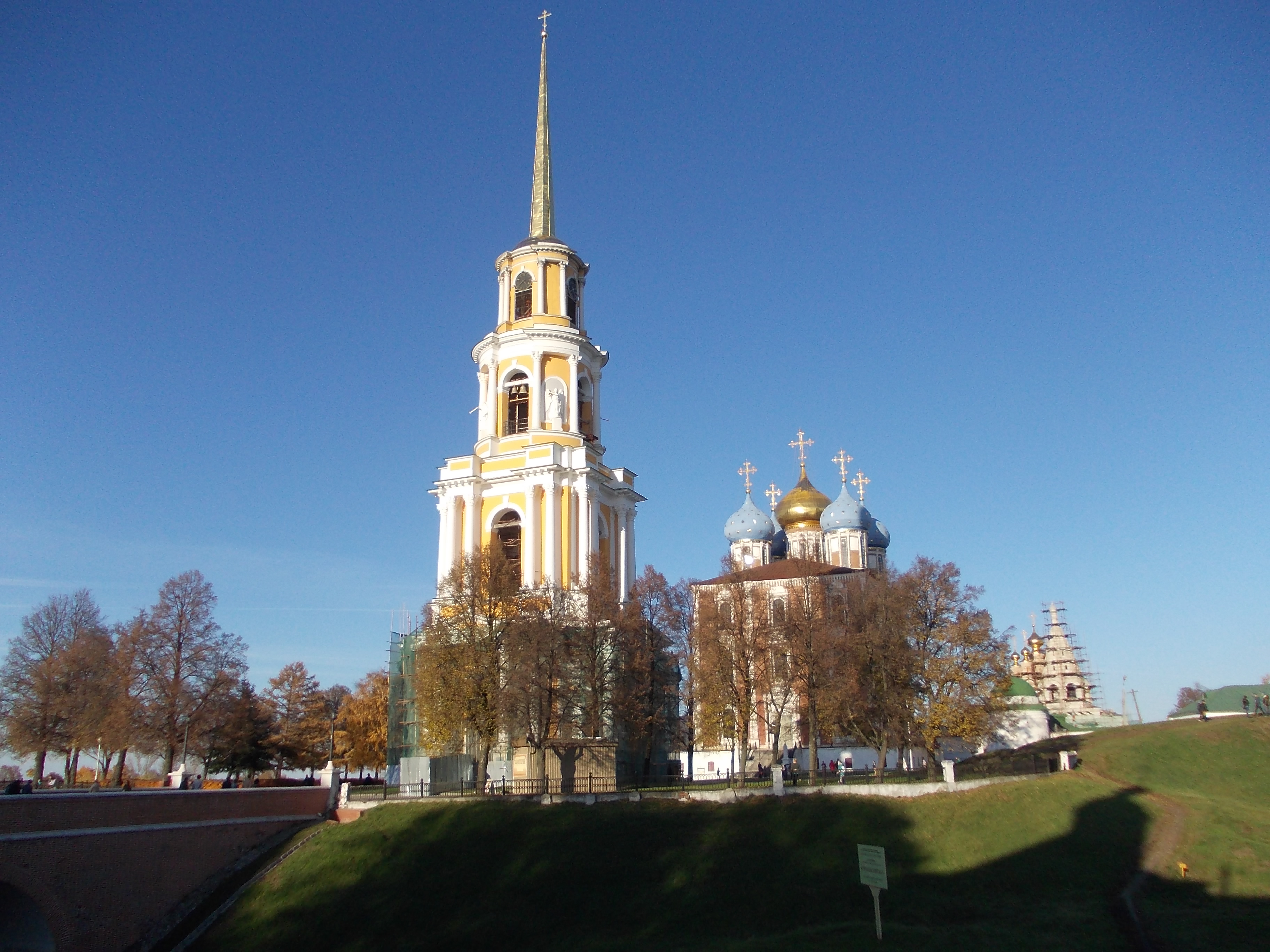 Рязань панорама. Кречетова Рязанский Кремль. Рязанский Кремль панорама. Западные ворота Кремль Рязань. Белокаменный кремльзань.