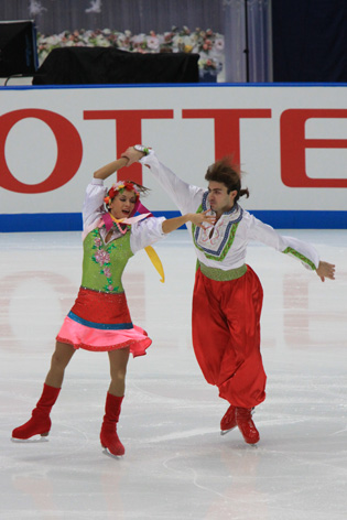 File:2009 NHK Trophy Dance - Anna ZADOROZHNIUK - Sergei VERBILLO - 8475a.jpg