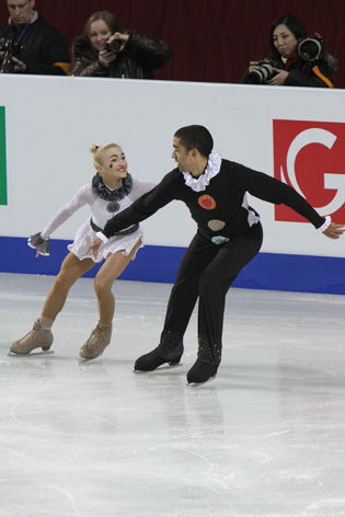 File:2010 European Championships Pairs - Aliona SAVCHENKO - Robin SZOLKOWY - 5366a.jpg