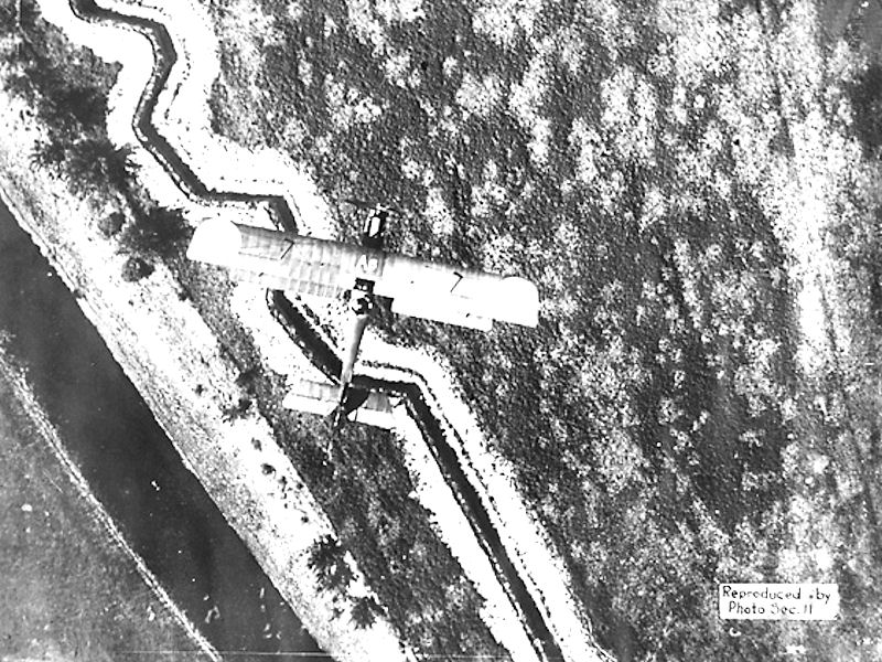 File:354th Aero Squadron - DH-4 over trenches.jpg