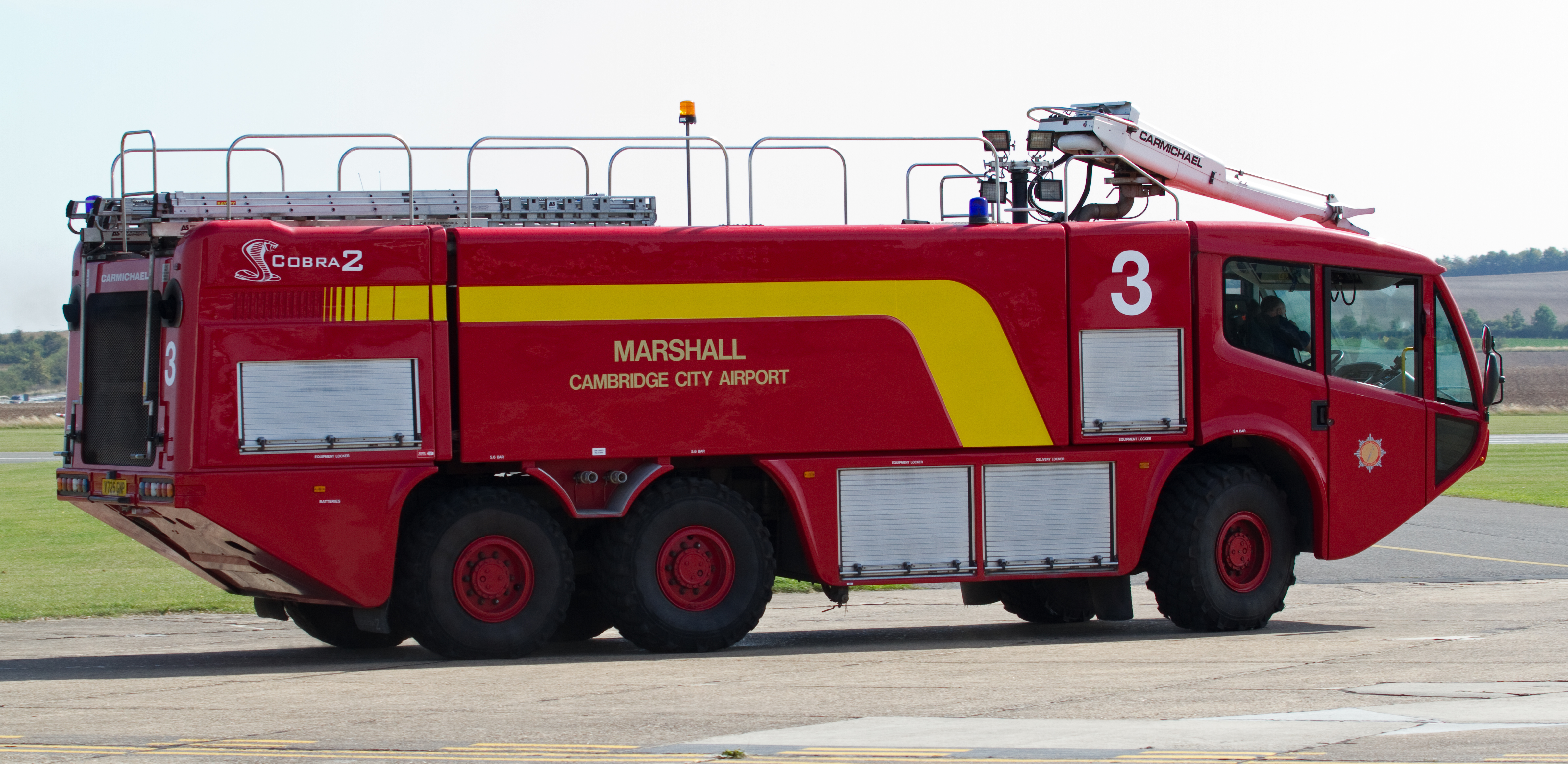 File:Airport Fire Engine (6114407534).jpg - Wikimedia Commons